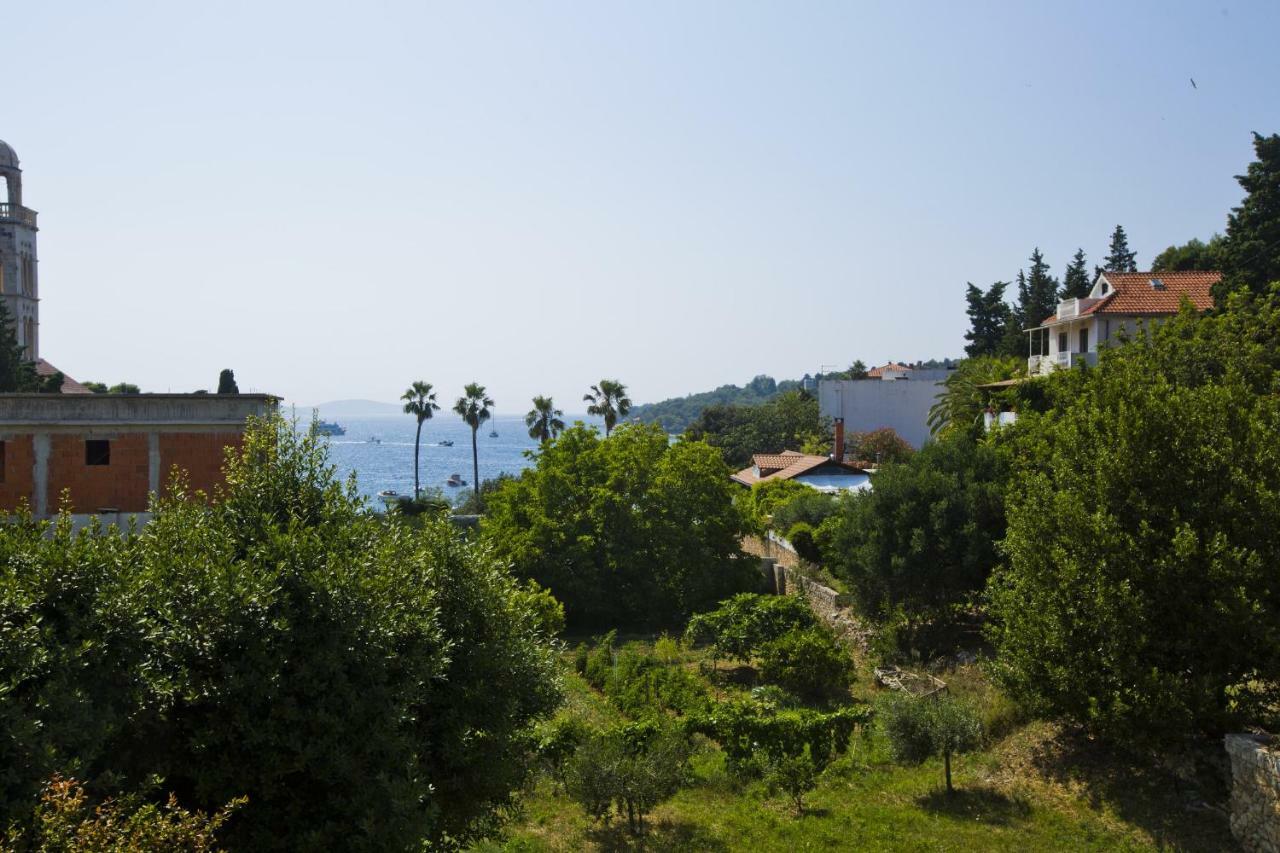Apartments Hruban Hvar Town Bagian luar foto